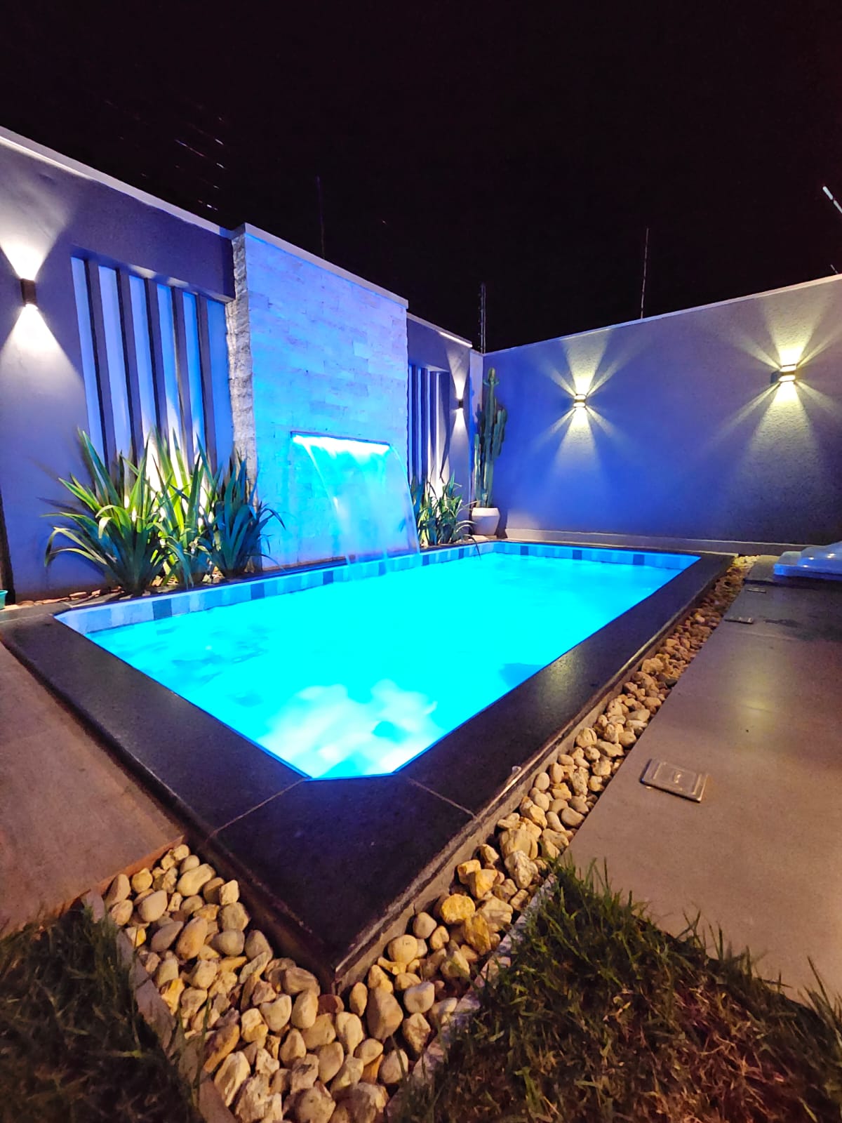 Projeto residencial com área externa integrada, espaço gourmet e piscina com paisagismo - Arquitetura Campo Grande MS