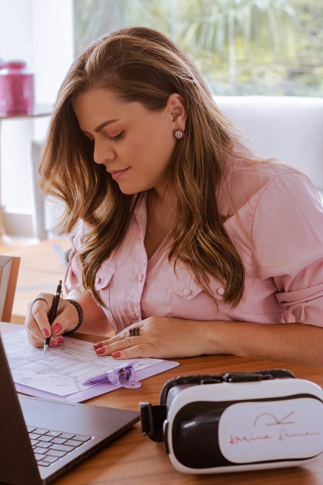 Karina Ramai, arquiteta especializada em projetos residenciais e design de interiores em Campo Grande MS